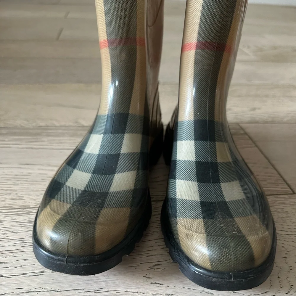 BURBERRY TALL SUPER NOVA CHECK PLAID RUBBER RAINBOOTS SIZE 36 / 6 - Picture 10 of 16